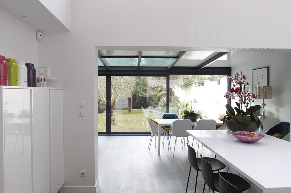 White dining room. c1543