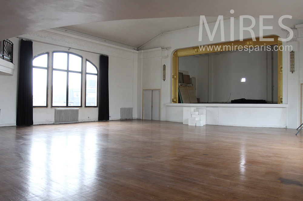 Bay window on giant parquet floor. C1443