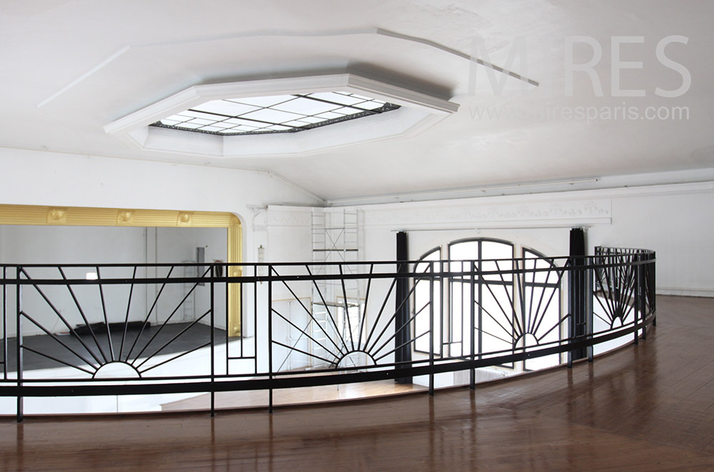 Round mezzanine. C1443