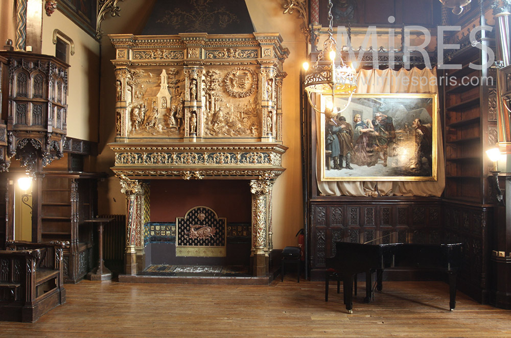 Piano and old fireplace. c1549