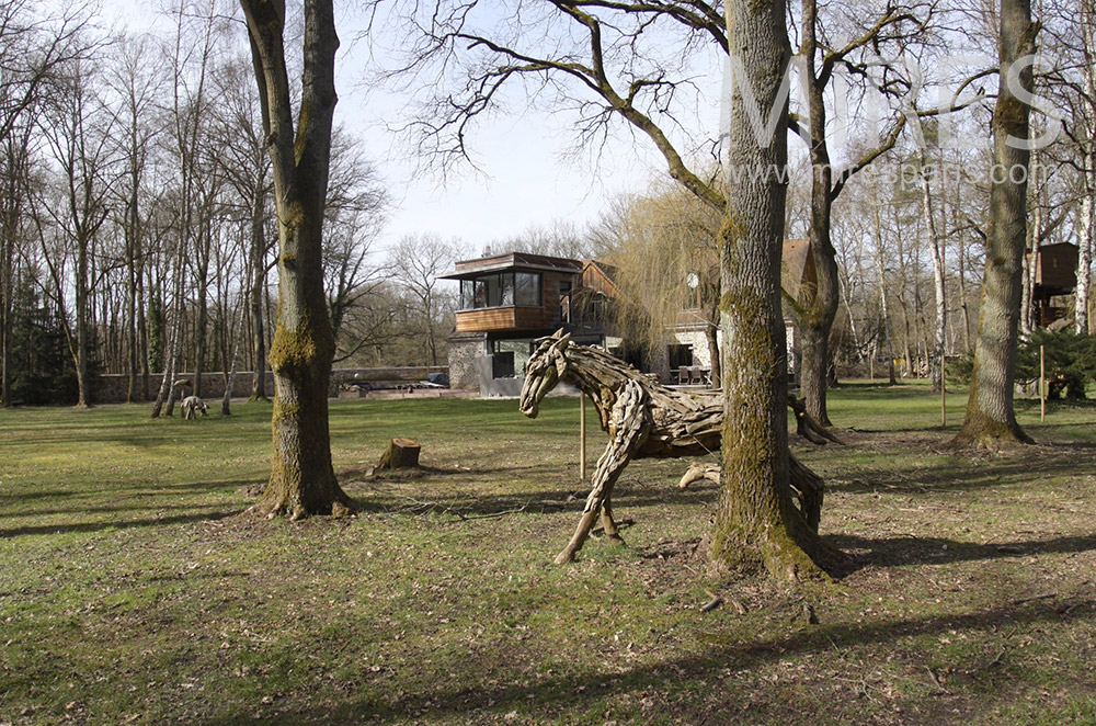 C1551 – Sculptures en sous-bois