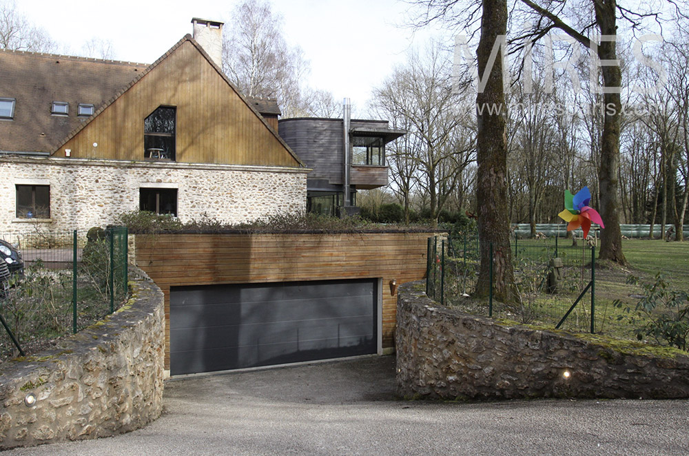 Large garage in the basement. c1551