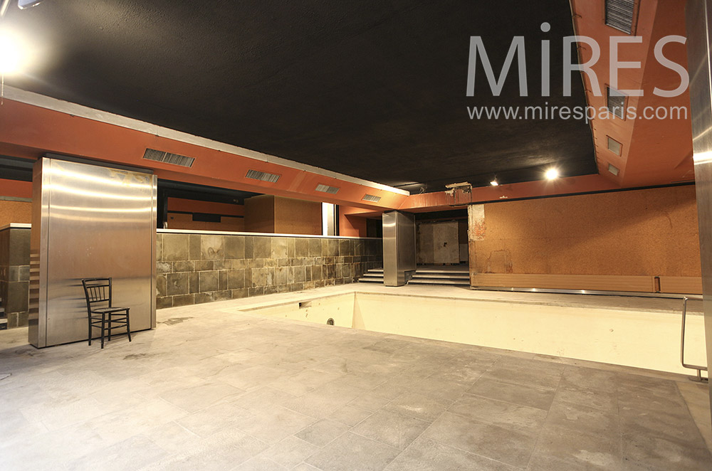 Large pool in the basement. C1561