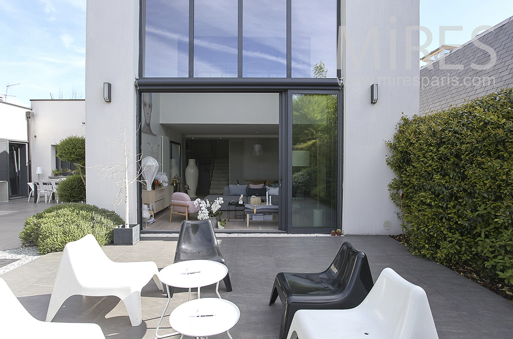 C1092 – Nice modern house