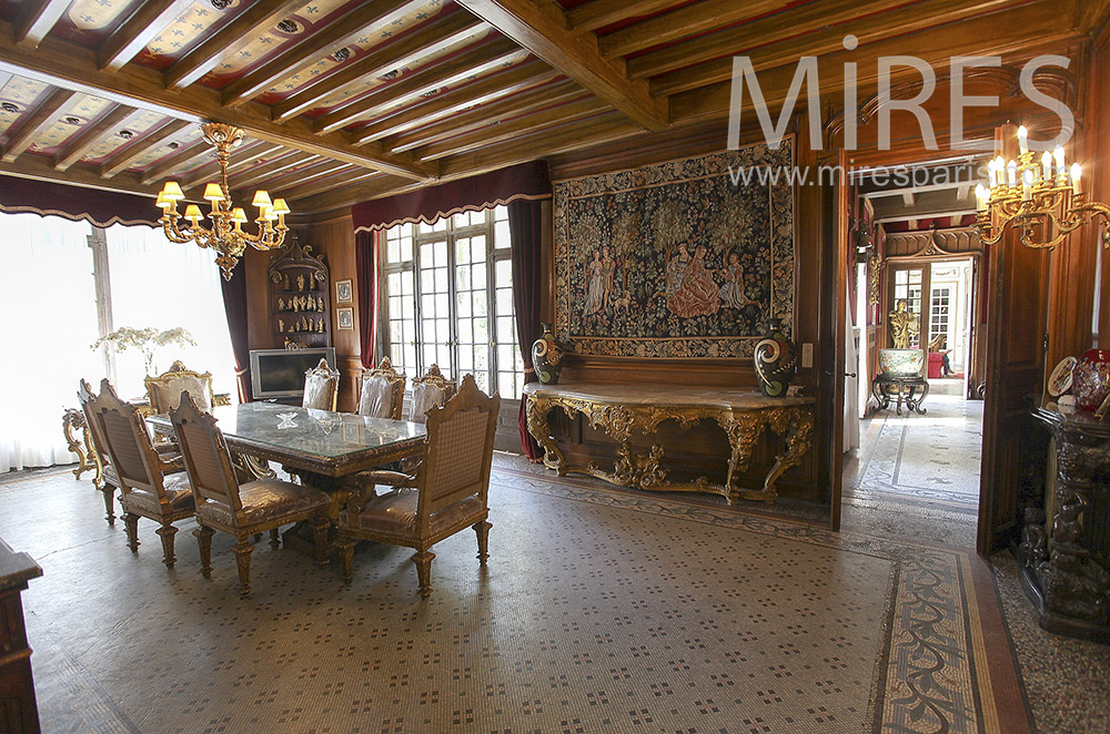 C1562 – Précieuse salle à manger d’aristocrate