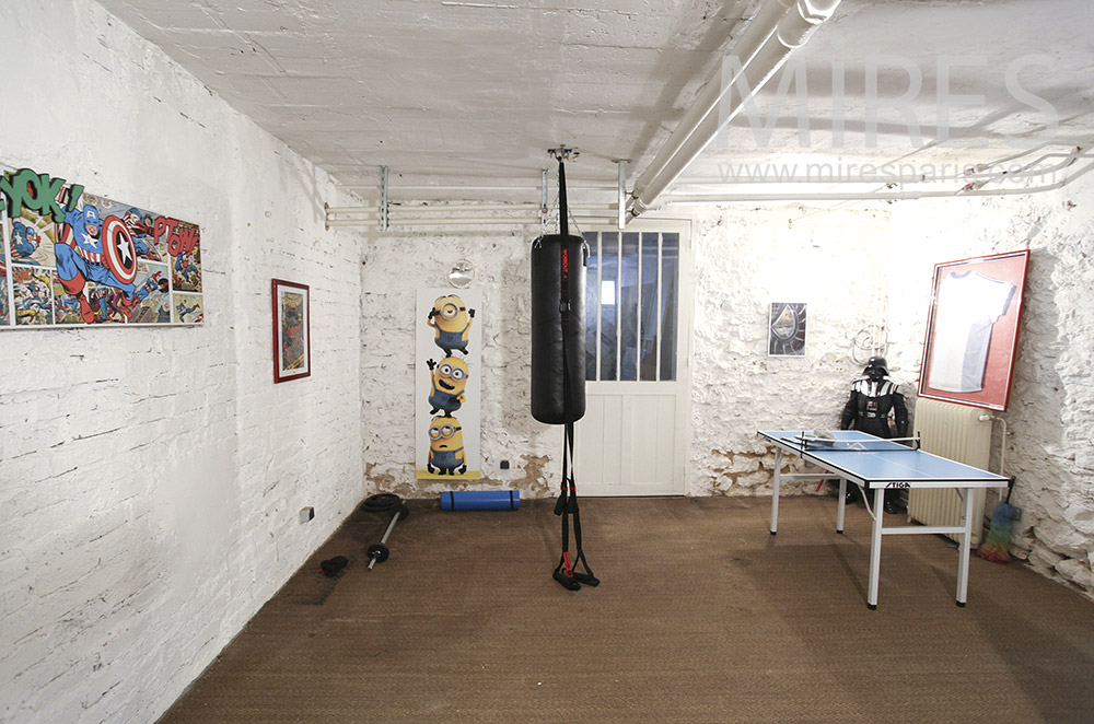 Cave de sport. C1563