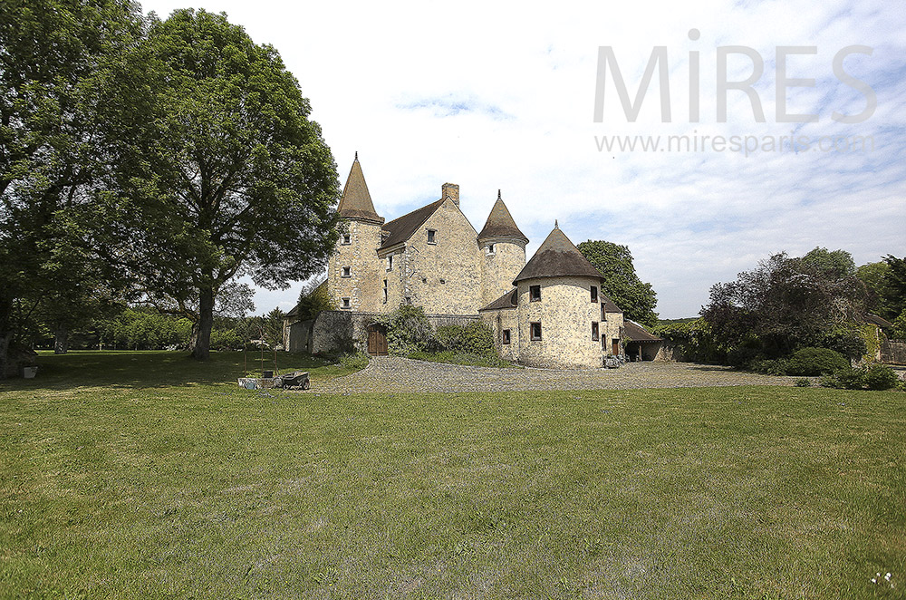 C1565 – Château et suites modernes