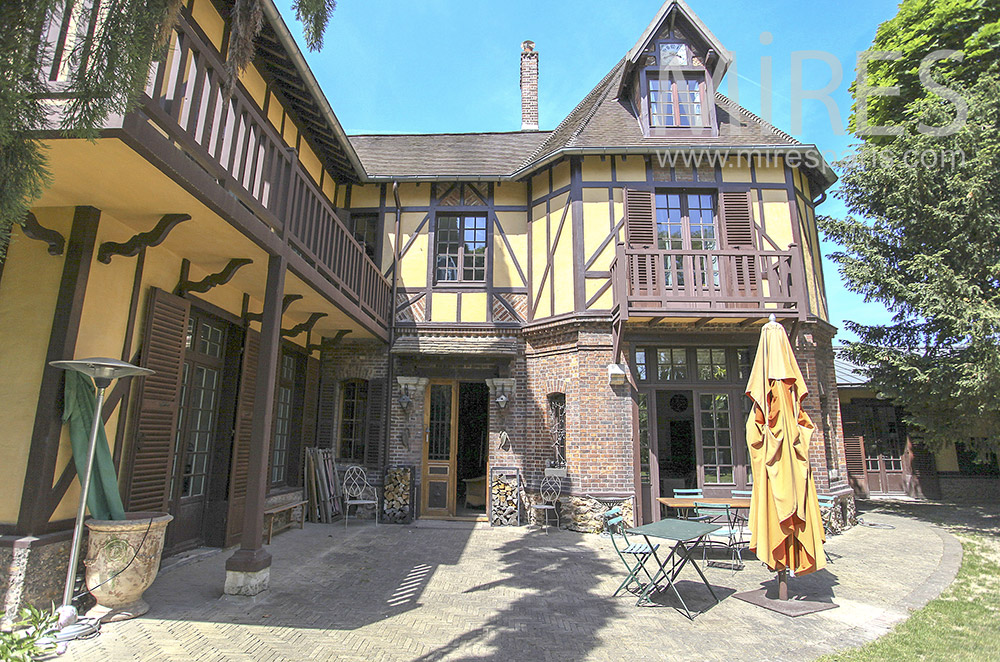 Sunny terrace. C1568