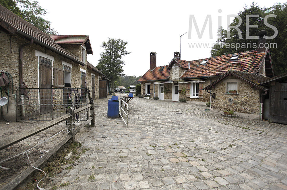 C1570 – Rustic stables