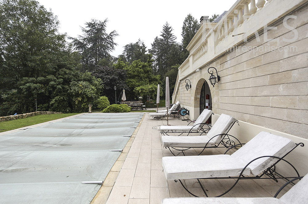 C1576 – Pool lined with trees