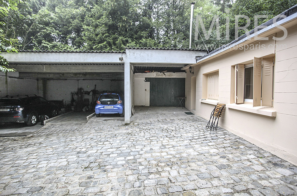 C1576 – Garage ouvert