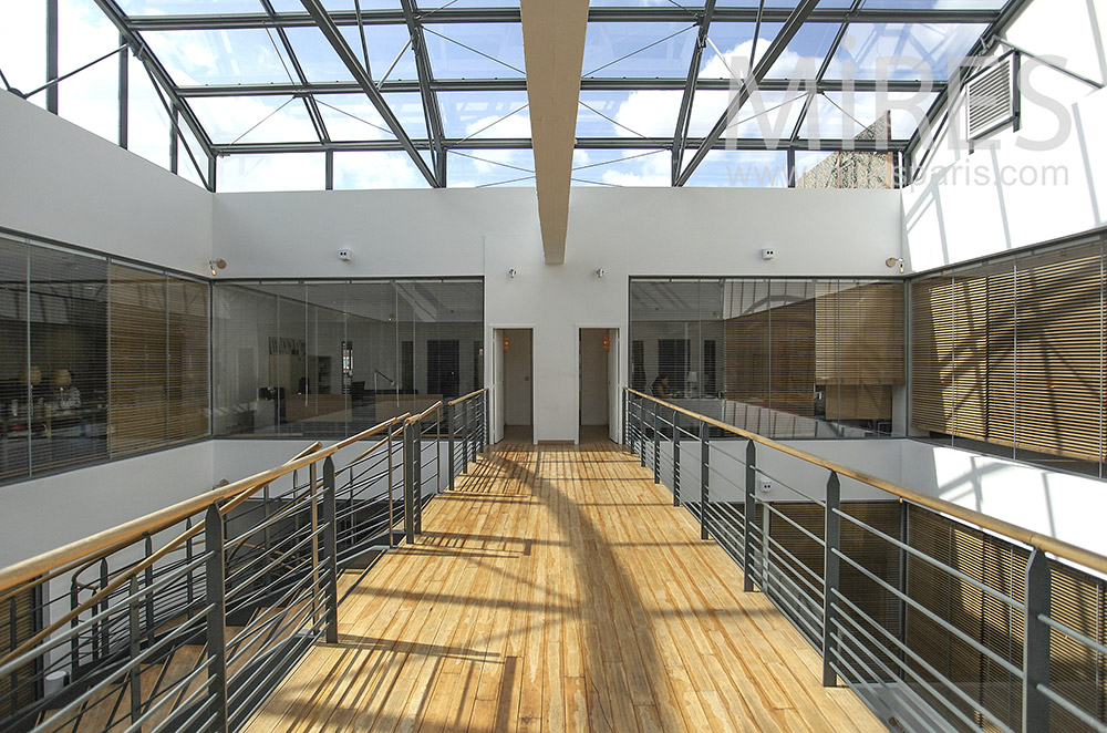 C1577 – Gateway under glass roof