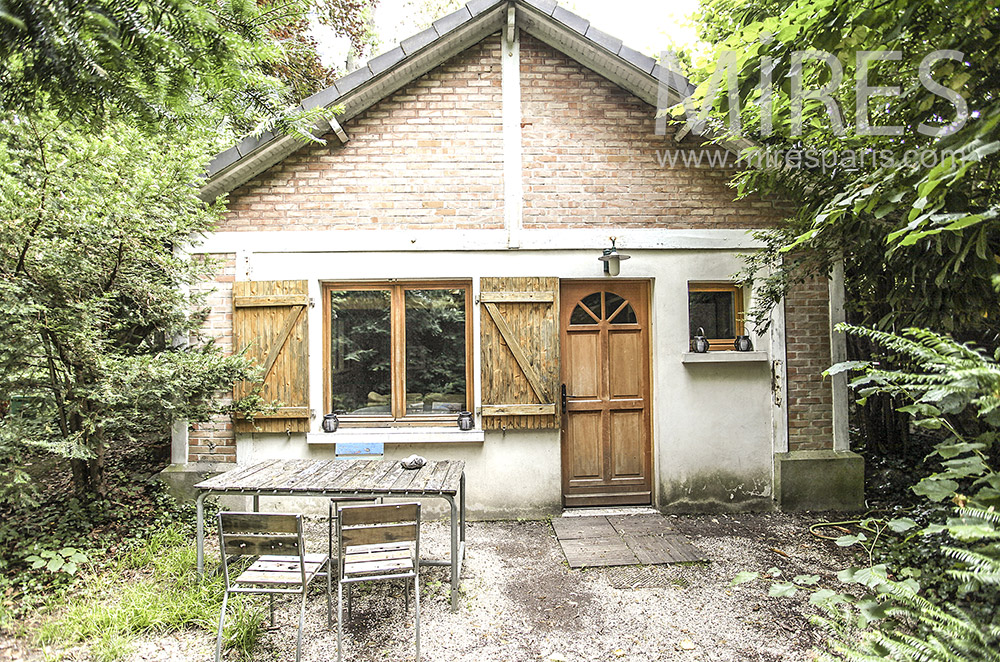 C0156 – Cabane en bois parfaitement aménagée