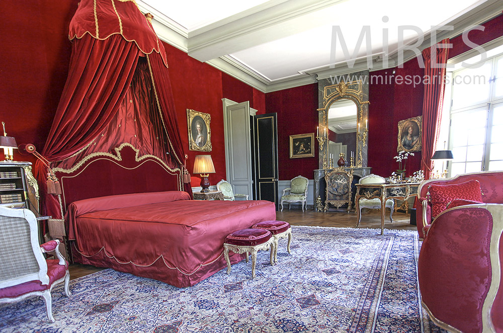 C1580 – Red princely room