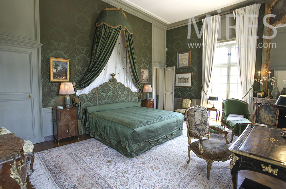 C1580 – Green bedroom