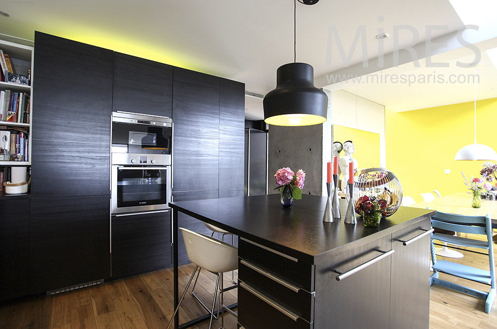 Black and yellow kitchen. C1584