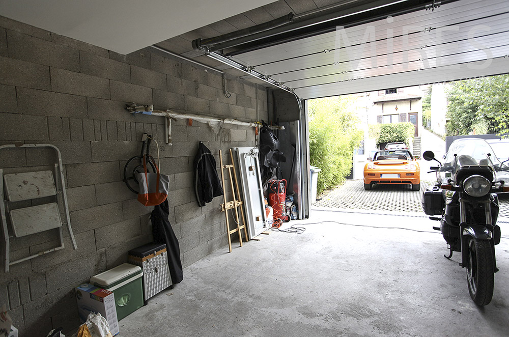 Garage en parpaing. C1584