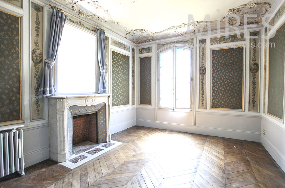 C1586 – Chambre classique vide