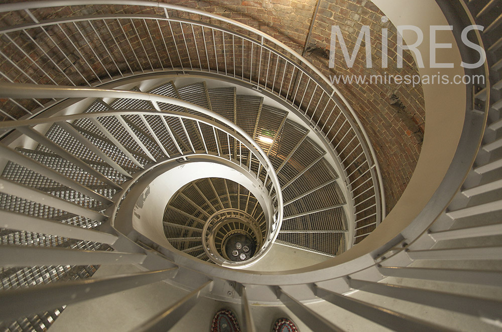 Escalier spirale en métal. C1589