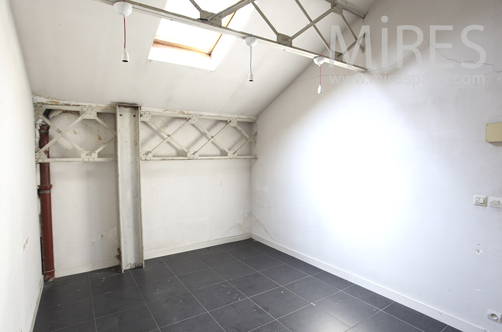 Mini studio en sous-pente. C1588