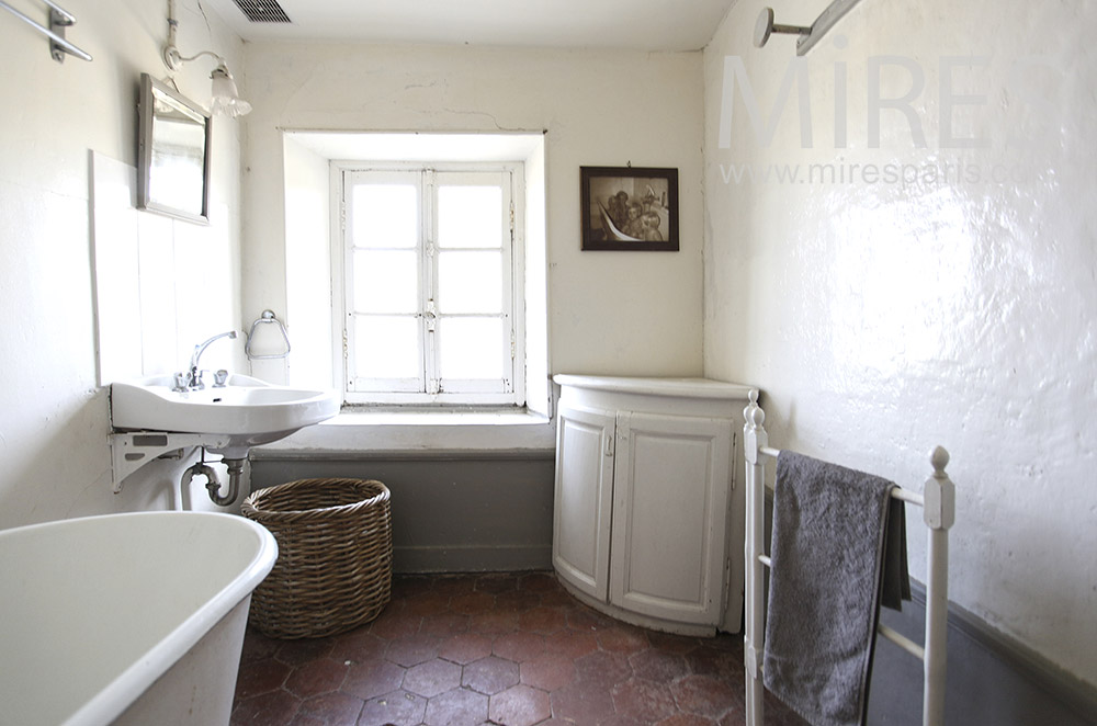 C0642 – Old-fashioned baths