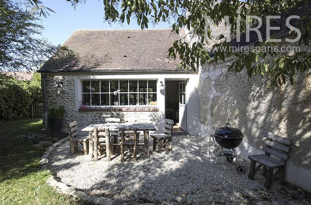 C1592 – Terrasse ombragé et barbecue