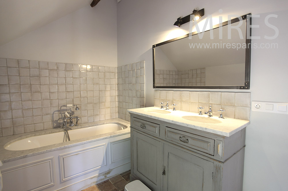 C1592 – Standard bathroom