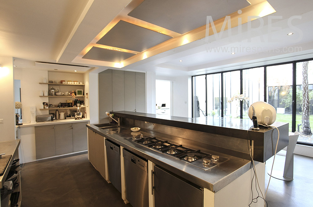 C0096 – Metal kitchen in golden light