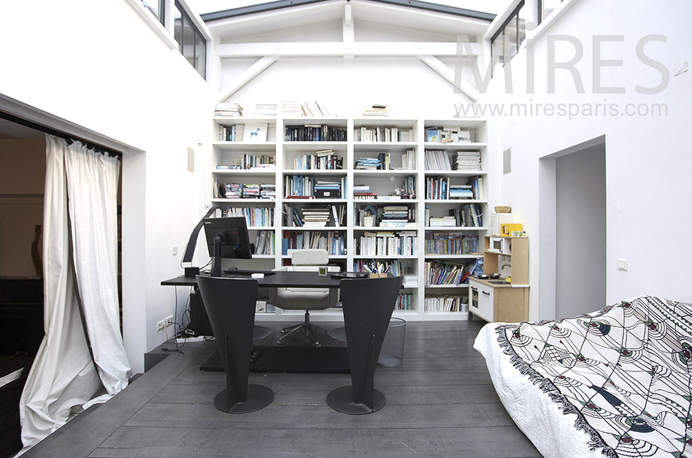 C0096 – Modern office with black floor
