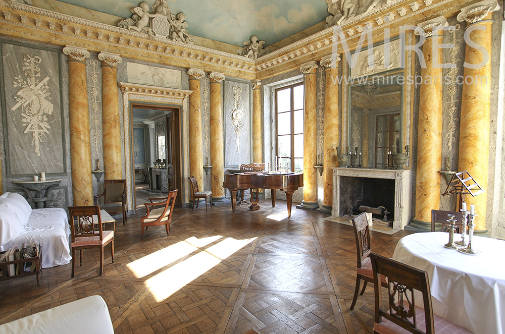 C0622 – Lounge and Versailles floor