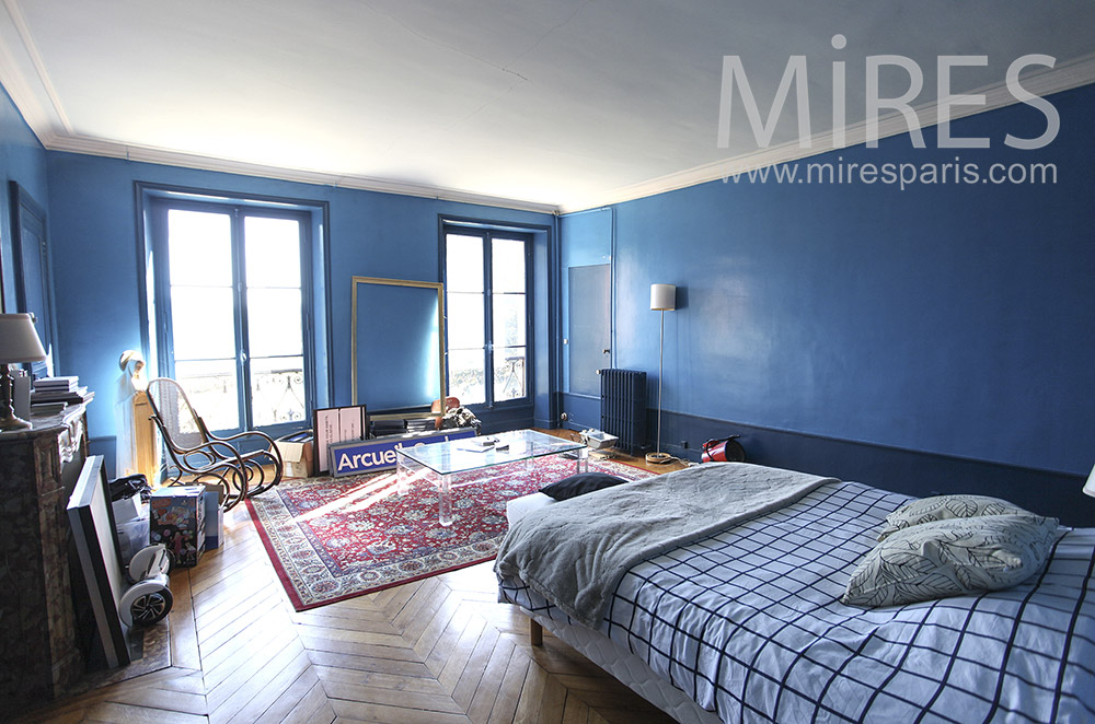 C0630 – Room with blue walls