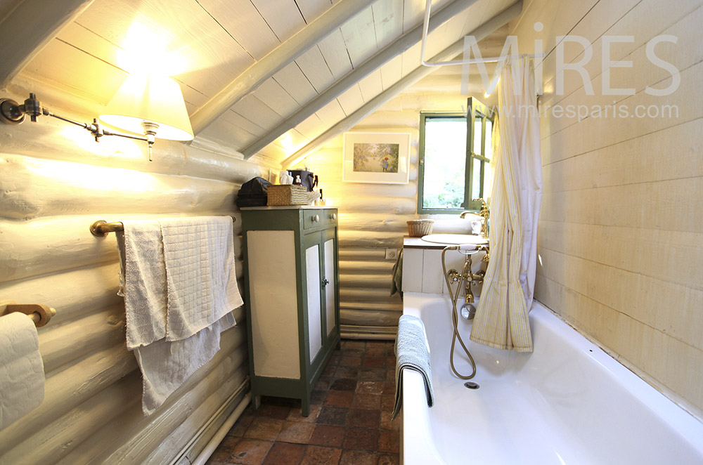 C1599 – Wooden bathroom