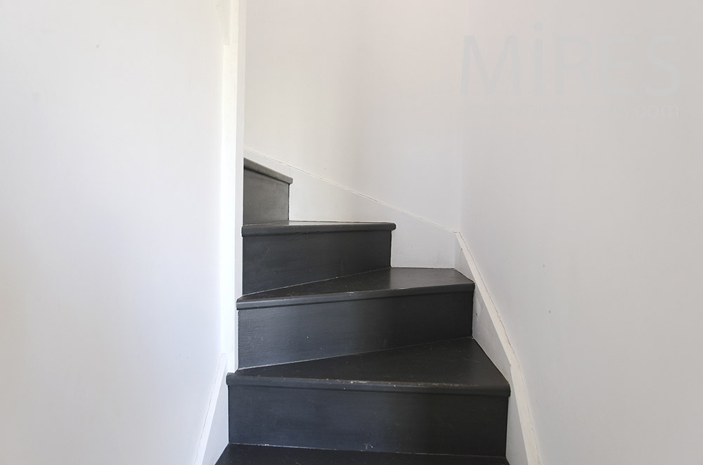 C1603 – Little black staircase