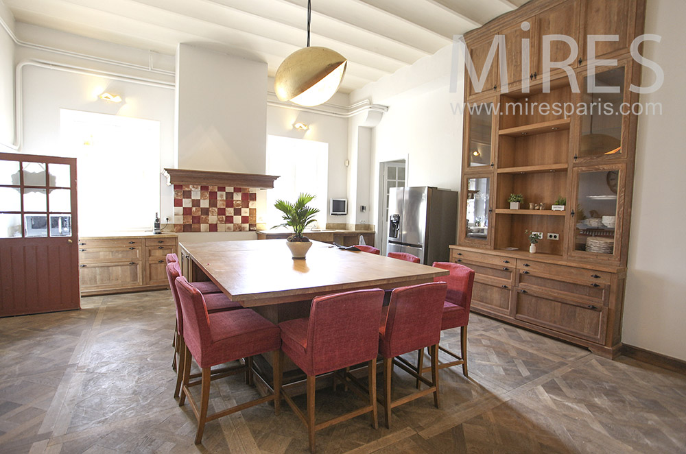 Central kitchen table in wood. C1604