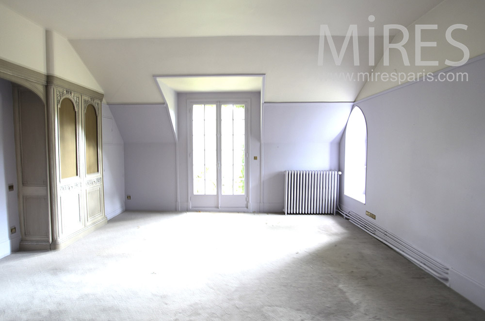 Chambre vide sous les toits. C1604