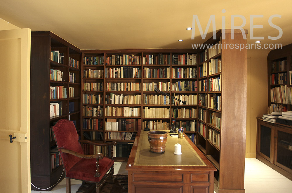 Library office. C1605
