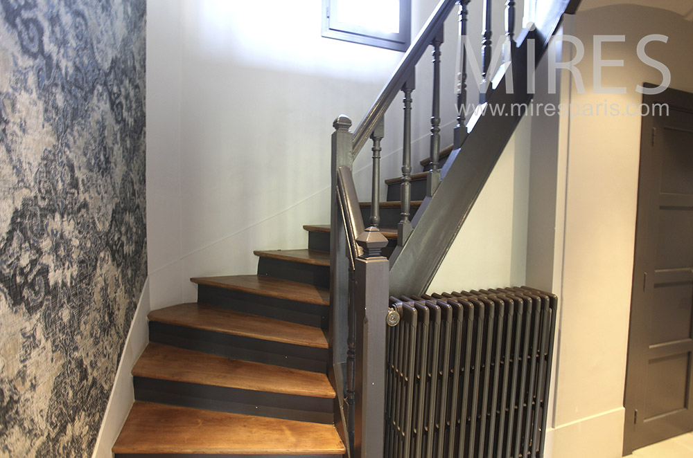 Escalier en bois classique. C1608