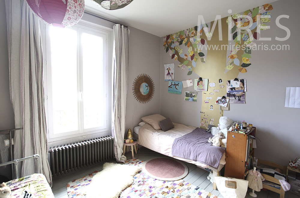 Chambre de fille, tons pastels. C1608