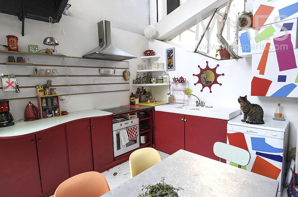 C1609 – Red and white kitchen