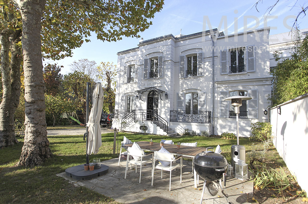 C1610 – Terrasse et jardin