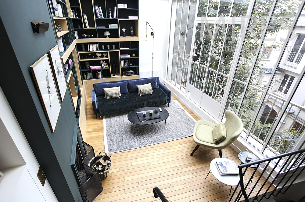 C1612 – Elegant living room, bay window