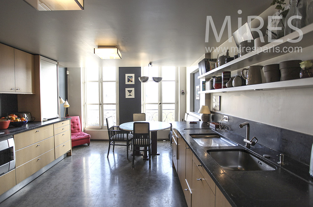 Large kitchen, black and wood. C1613