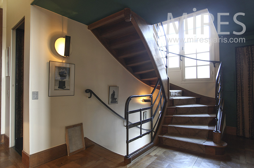 Escalier intérieur. C1613