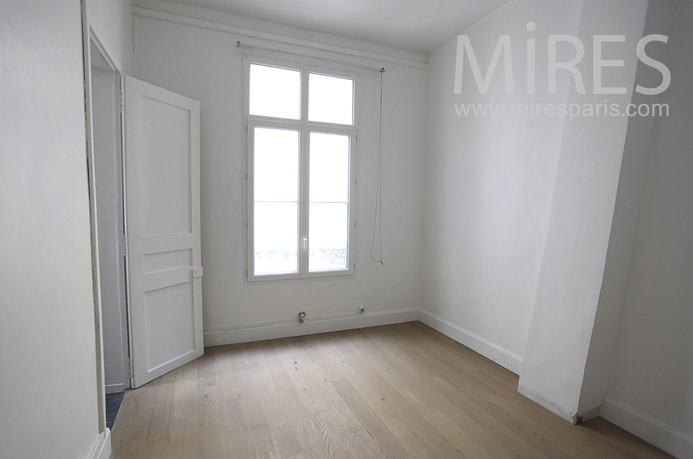 Chambre de bonne vide. C0888