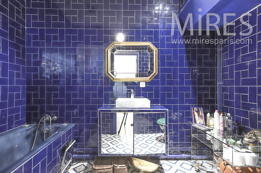 Blue bathroom. C1332