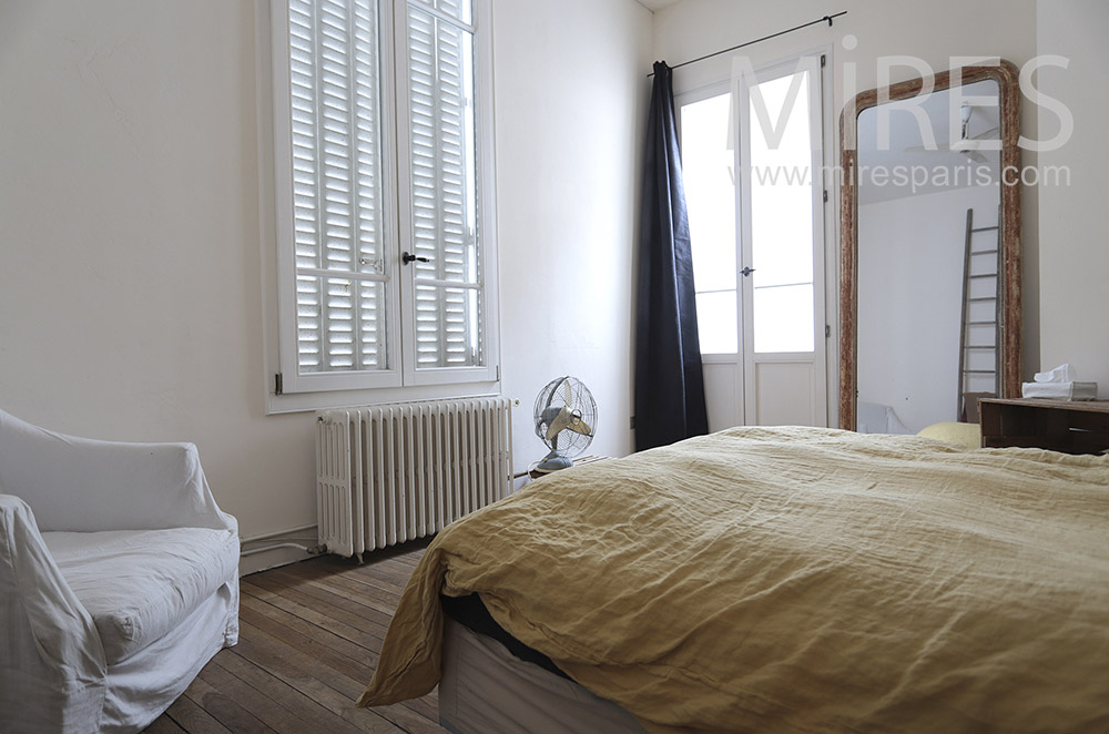 C0031 – Room with white shutters
