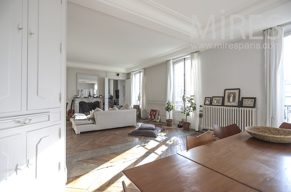 C0214 – Appartement parisien blanc