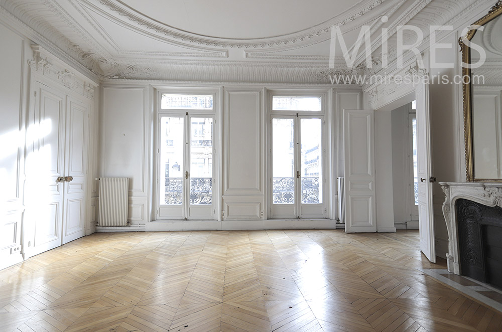 Haussmannian lounge. c1653