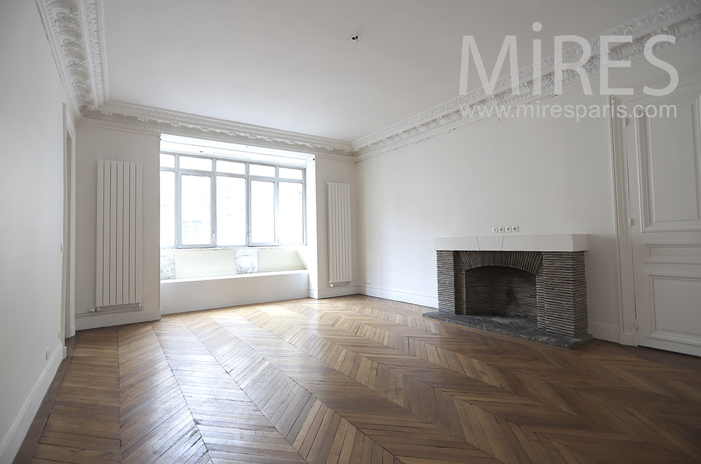 Cheminée et parquet. C1655