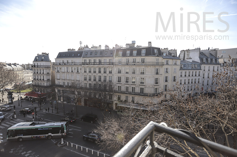 C0214 – Balcony overlooking Paris